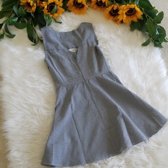 Haute Rogue Checkered Bow-Shoulder Mini Dress - Picture 4 of 6